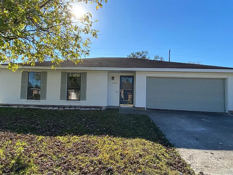 2240 Monica St — Photo 10