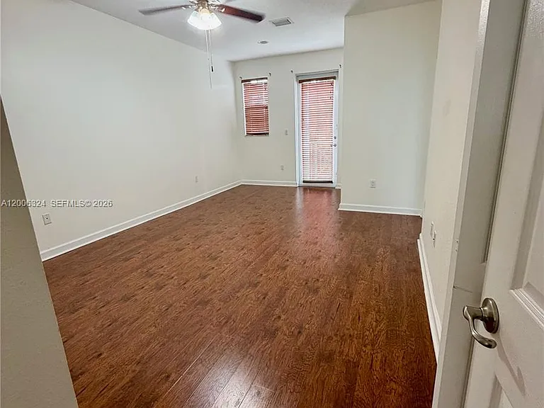 10747 NW 76th Ln — Photo 12