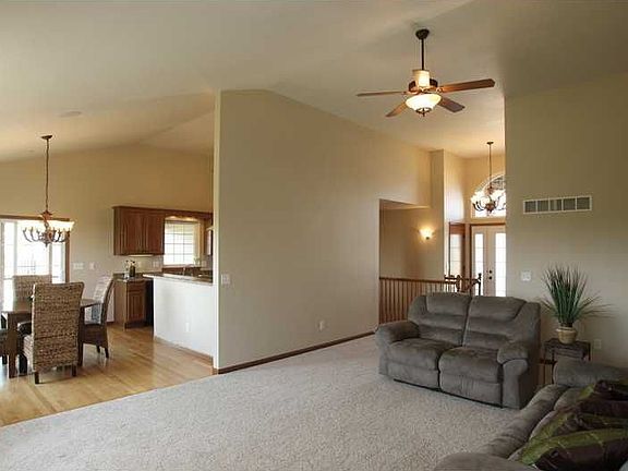 3rd image of 50 McKenzie Ln S
