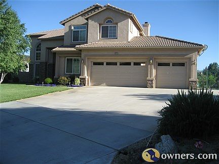 Front of House-Wide driveway with lots of parking space