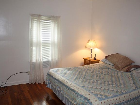 4th image of 521 Leland Ave