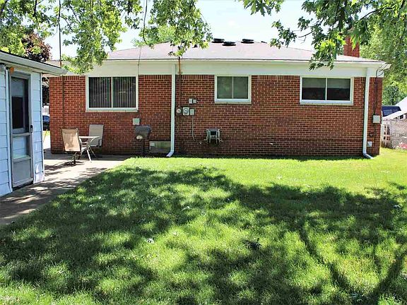 3rd image of 27375 Floral St