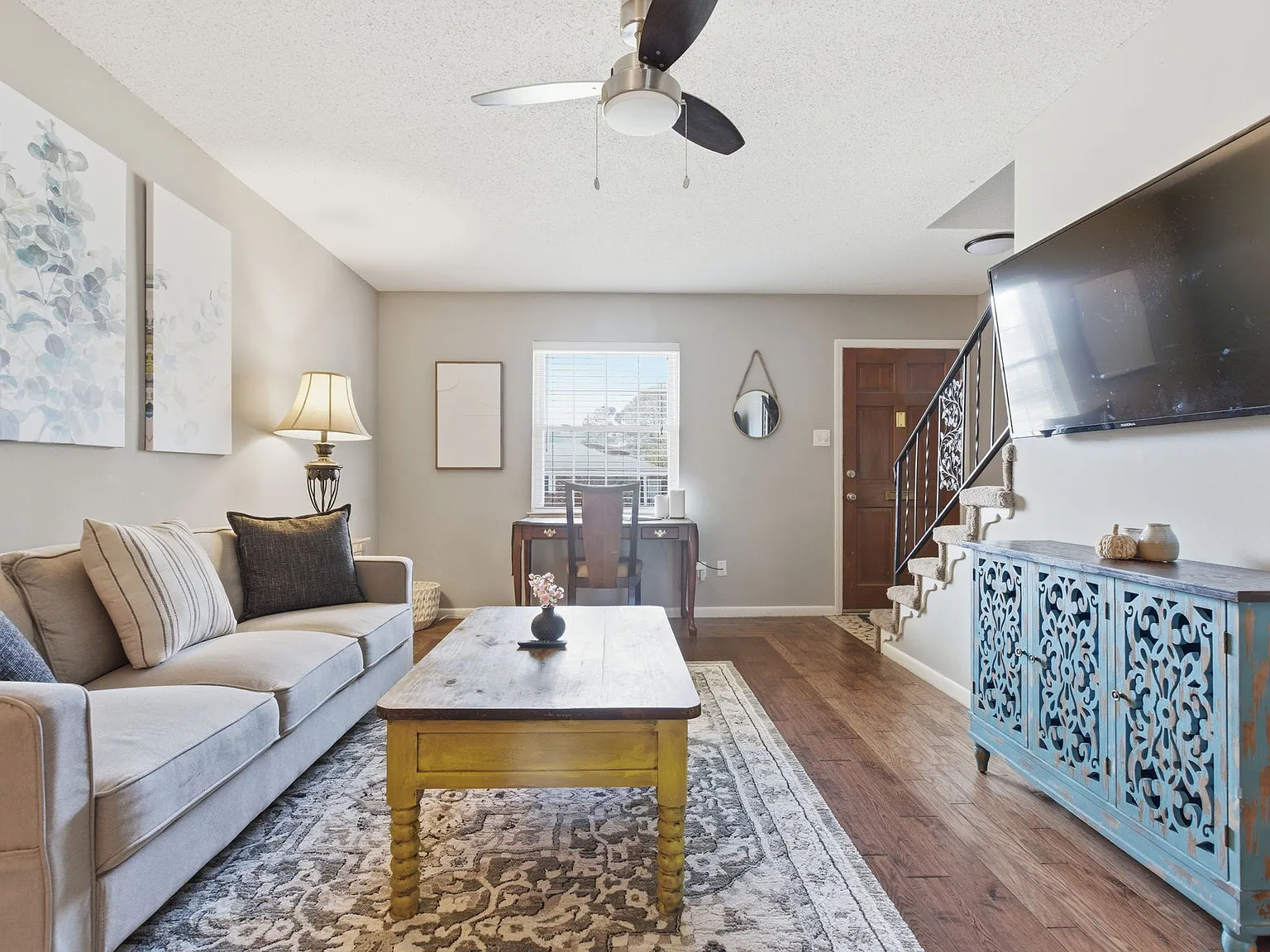 2 bed, 1.5 bath, 1100 sqft, $1,100 — Photo 1