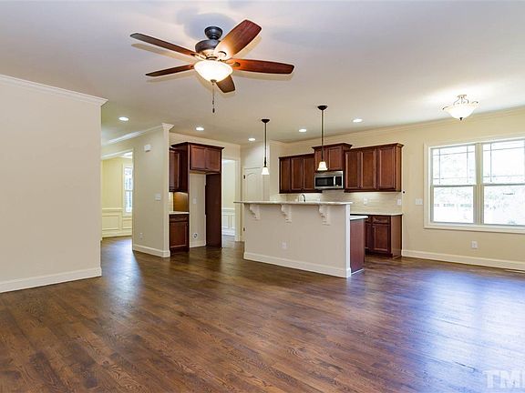 4th image of 558 Fontana Dr