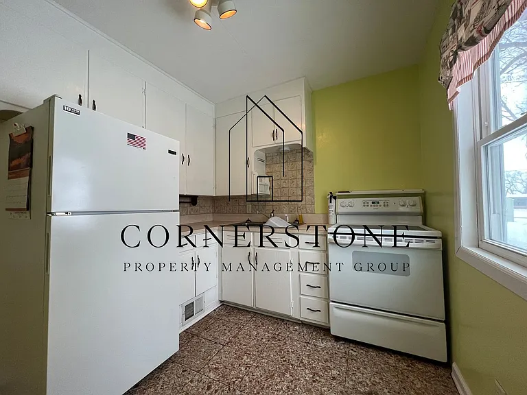 915 S 25th St — Photo 3