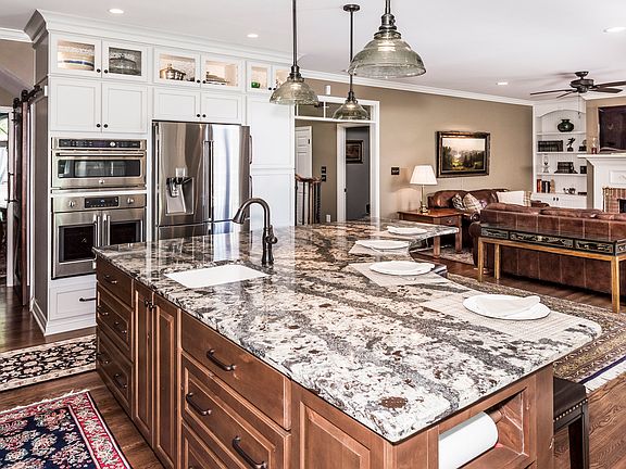 3rd image of 8916 Isherwood Ln
