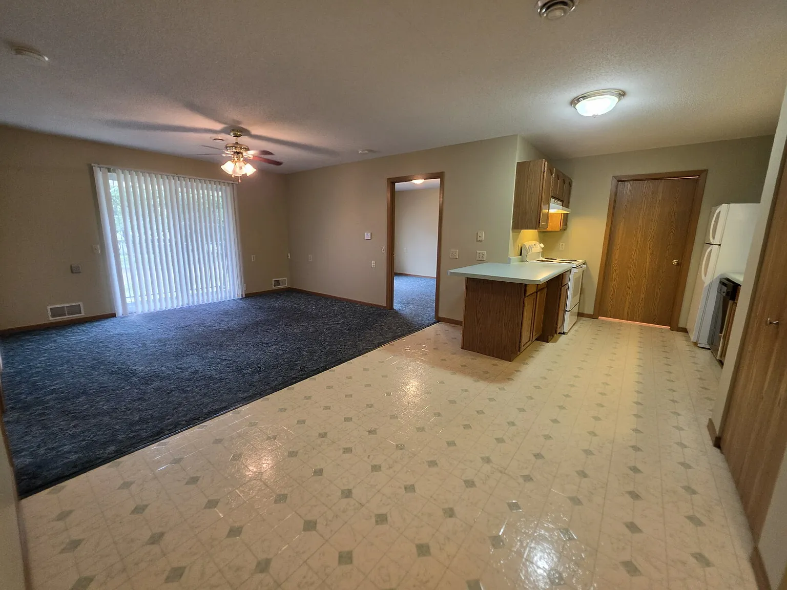2 bed, 1.5 bath, 1000 sqft, $1,095 — Photo 4