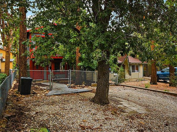 5th image of 272 Imperial Ave