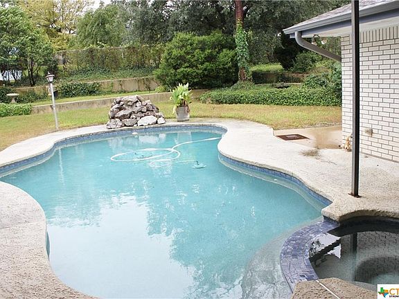 4th image of 110 White Oak Ln