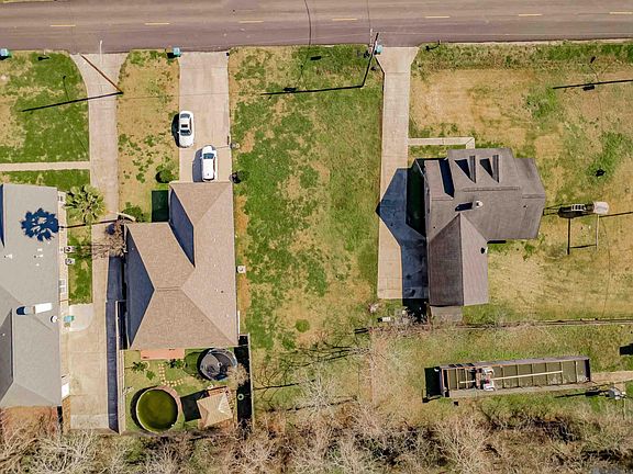 4th image of 810 Bohne Rd