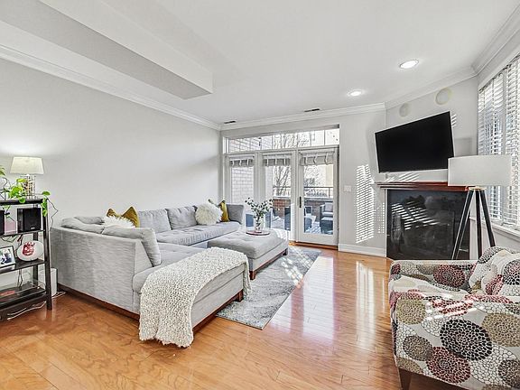 4th image of 4150 N Kenmore Ave APT 205