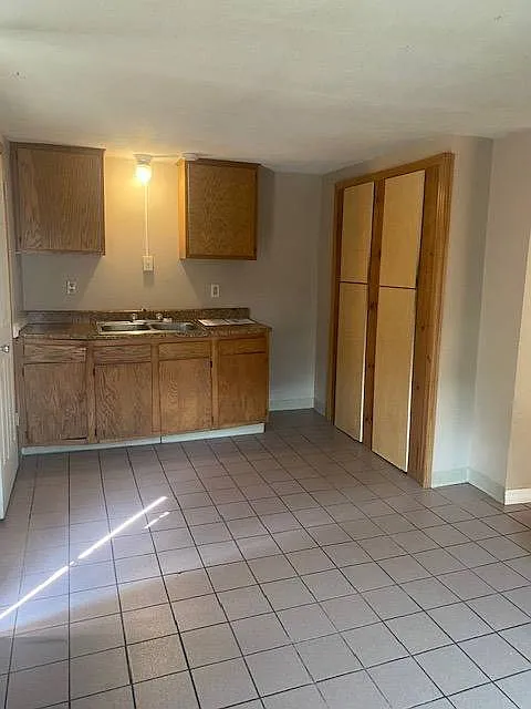 1 bed, 1.0 bath, $595 — Photo 2