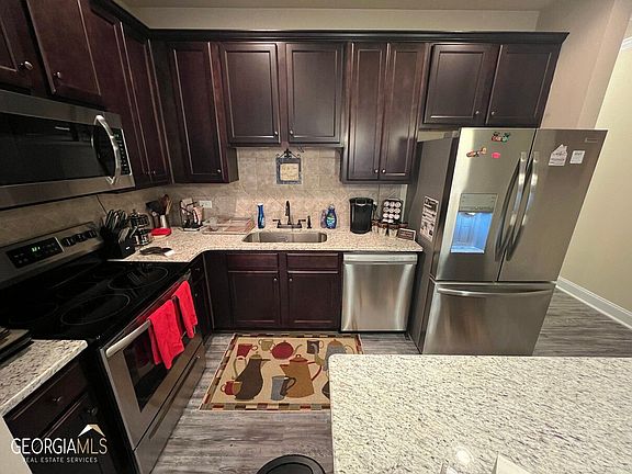 4th image of 136 Camellia Ct