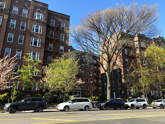 2nd image of 14125 Northern Blvd #F