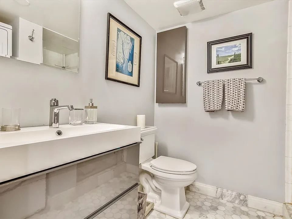 Full bath with shower and washer/dryer