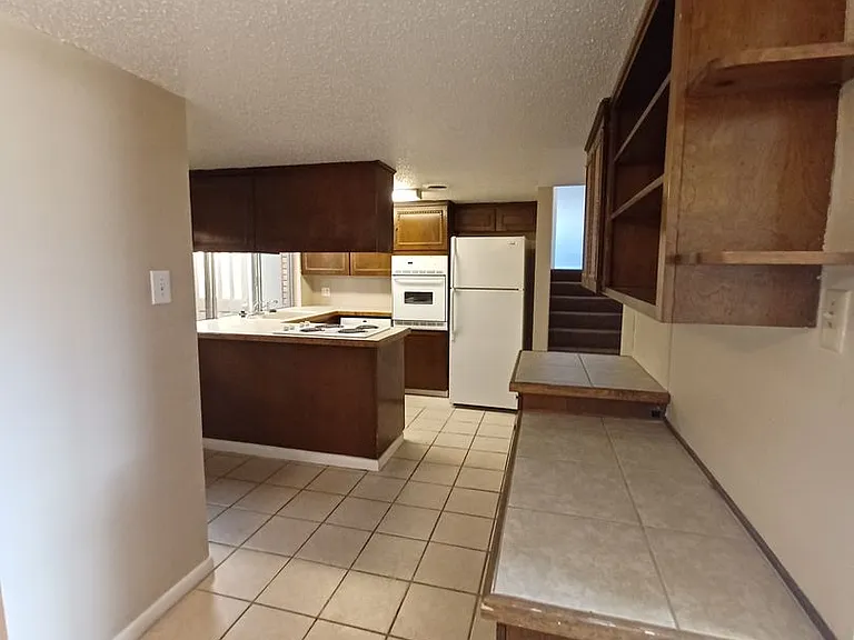 1293 Colonial Pkwy — Photo 5