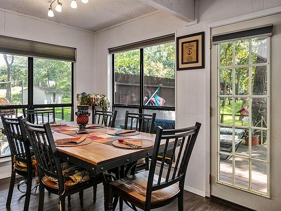 4th image of 160 Bayside Cir