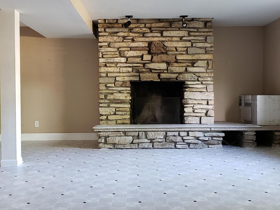1st image of 423 Emerson Ln
