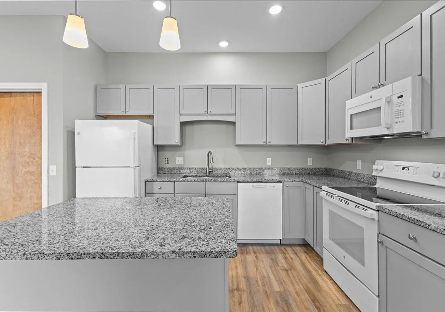32 Cottonwood Drive — Photo 3