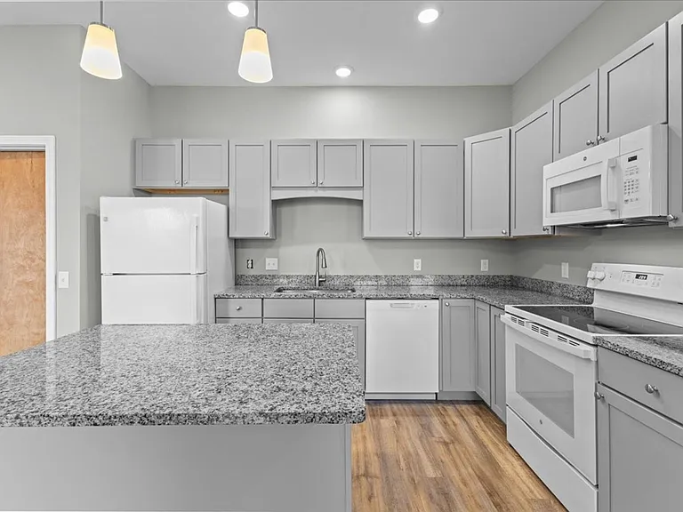 32 Cottonwood Drive — Photo 2