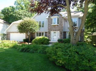 5237 Regents Park Rd, Rockford, IL 61107