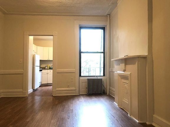 3rd image of 672 9th Ave