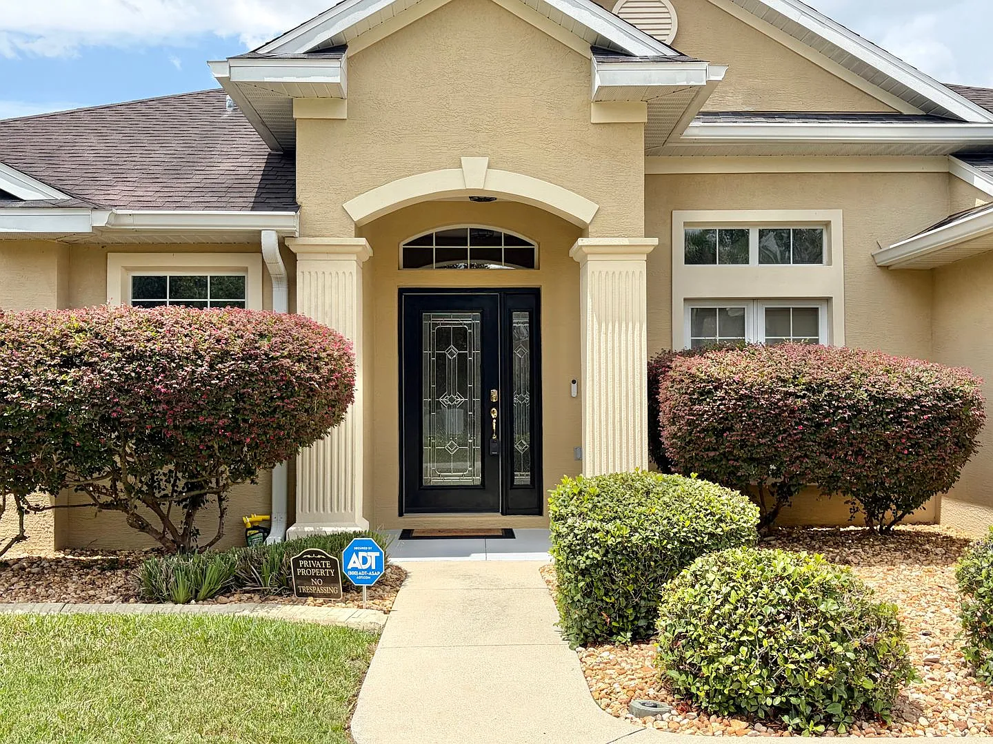 Fully Furnished Executive Home In Desirable SW Neighbohood — Photo 3