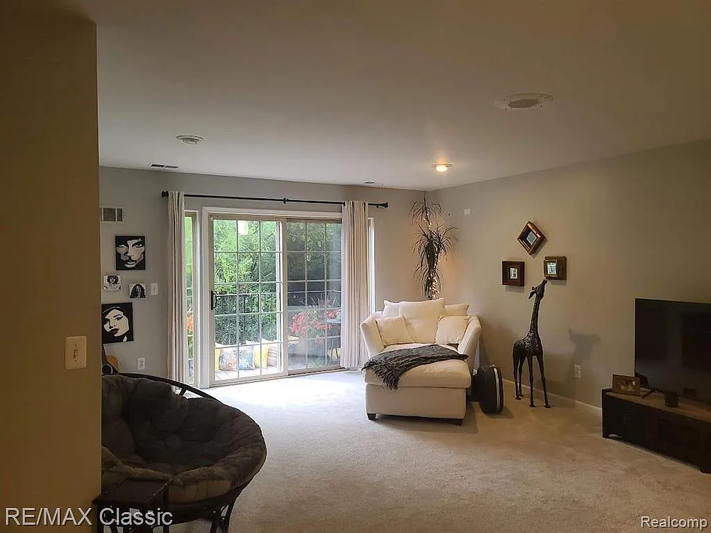 2 bed, 1756 sqft, $2,195 — Photo 2