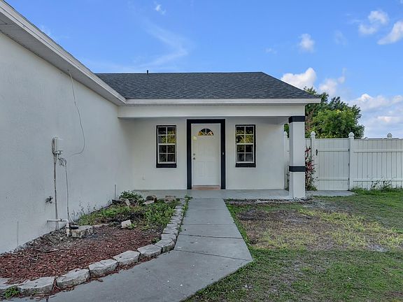 3rd image of 332 Sherborne Ln