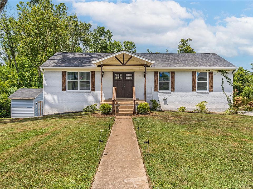 1st image of 135 Meadowbrook Ct