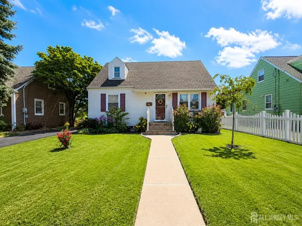 217 Bergen St, Woodbridge, NJ 07095