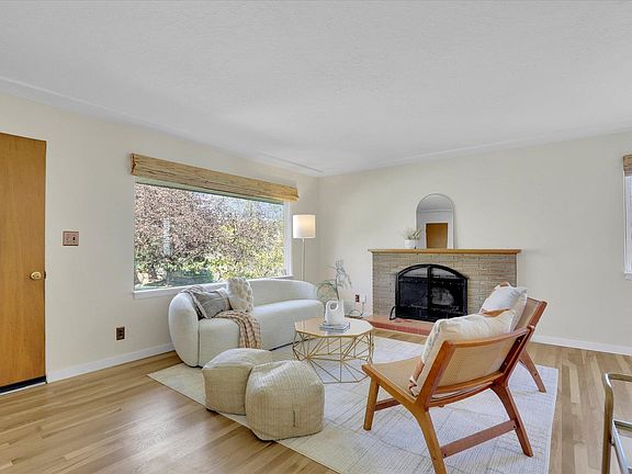 4th image of 3623 W Heroy Ave