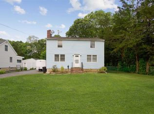 95 Malts Ave, West Islip, NY 11795