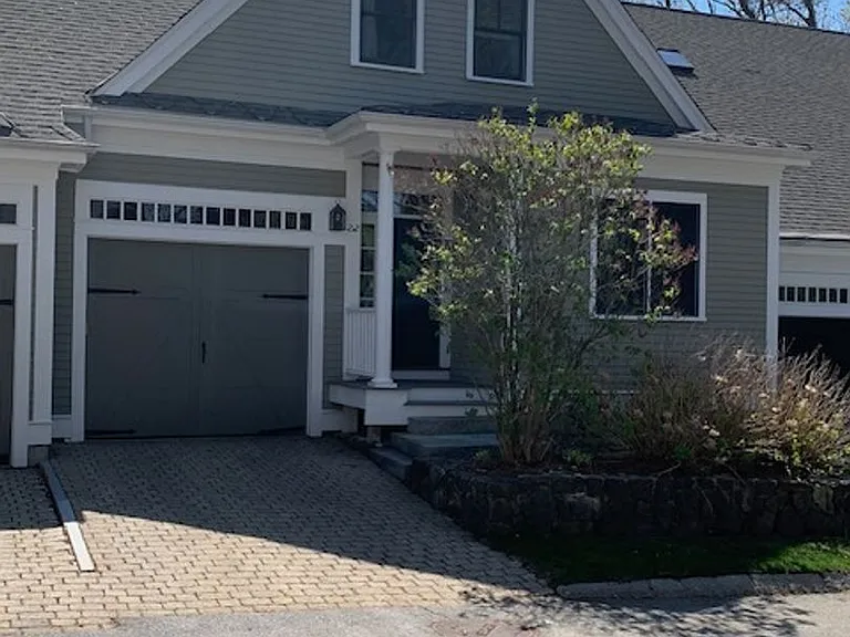 22 White Oaks Ln — Photo 1