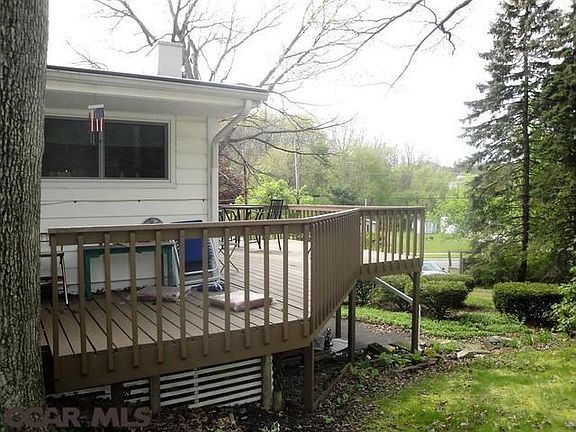 5th image of 461 Douglas Dr