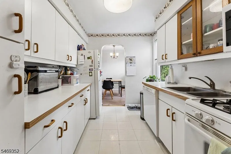2 bed, $2,300 — Photo 2