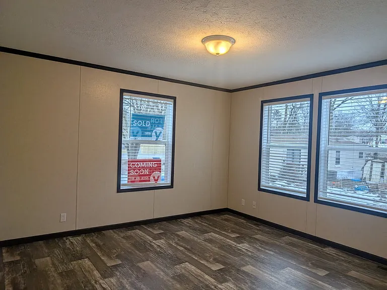 Avon Lakes Estates — Photo 26