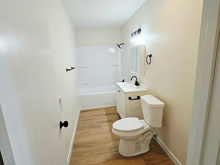 107 Pine St #107 — Photo 11