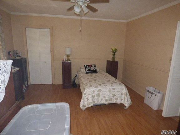 4th image of 152 Bellmore St