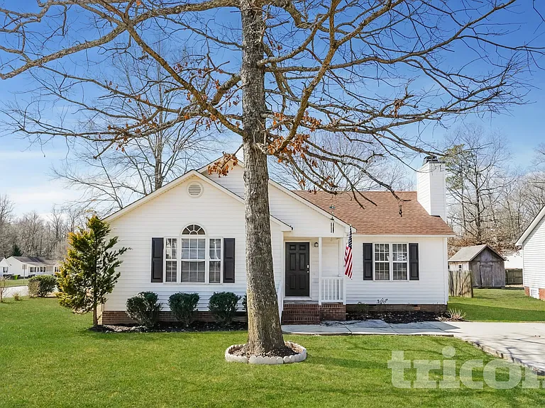 1428 Smokey Mountain Dr — Photo 1