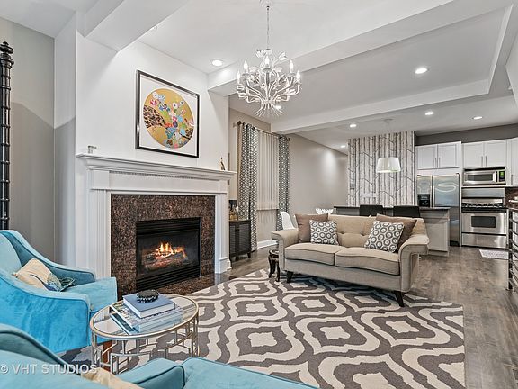 2nd image of 906 N Hermitage Ave #1