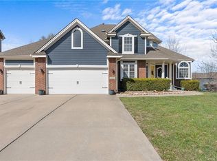 1008 SW Whistle Dr, Lees Summit, MO 64082