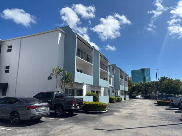 7707 SW 86th St APT 302, Miami, FL 33143
