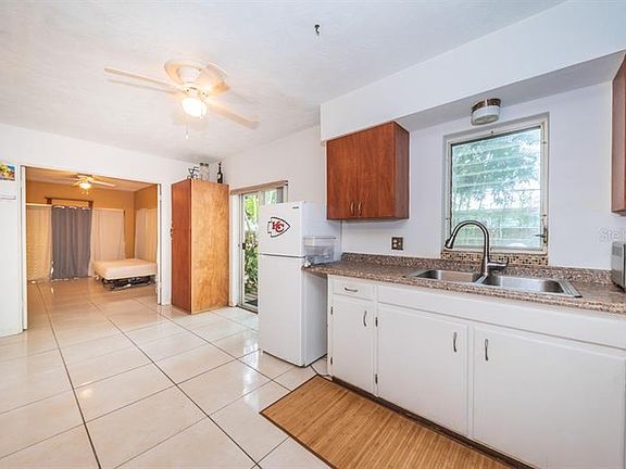 5th image of 400 Orangewood Dr