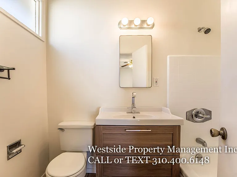 1555 S Hayworth Ave #11 — Photo 13