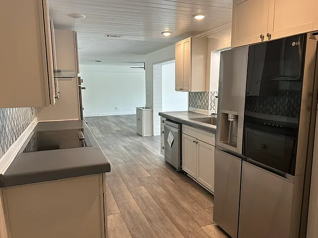 1405 Stewart Blvd — Photo 11