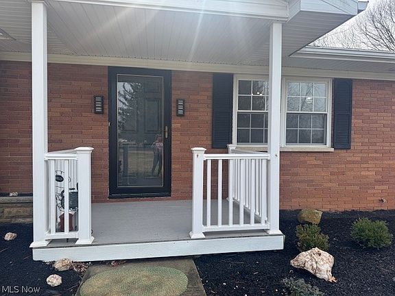 4th image of 1050 Lake View Dr