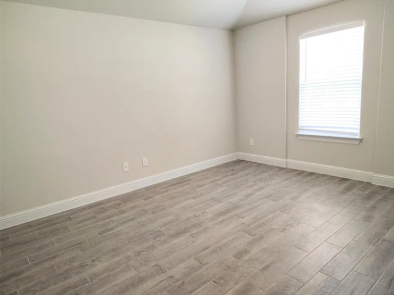 7801 Dakota Cir — Photo 5
