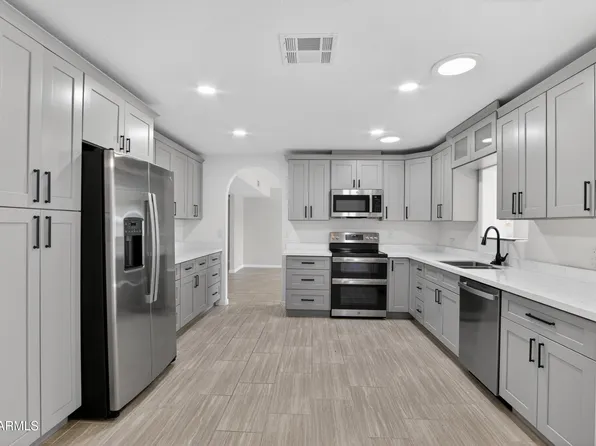 25608 S PINEWOOD Drive, Sun Lakes, AZ 85248