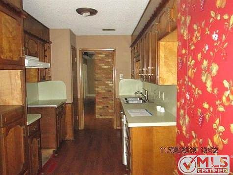 3rd image of 2809 Peachtree Ln